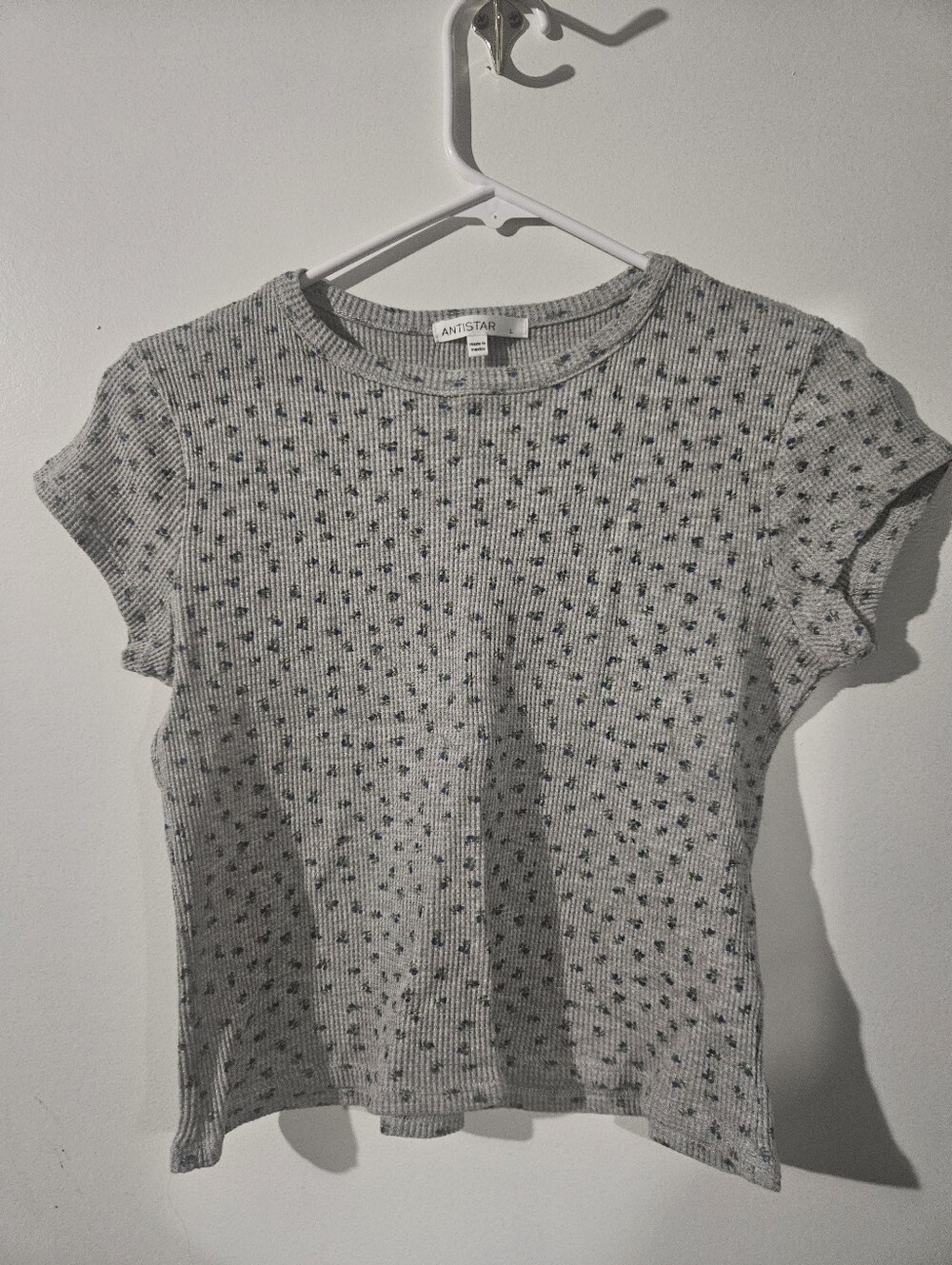 Antistar Gray Ribbed Short Sleeve Crop Top with Navy Flowers.